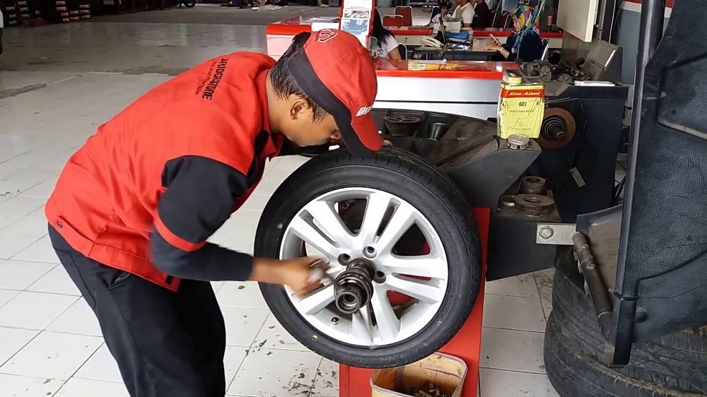 balancing car tires