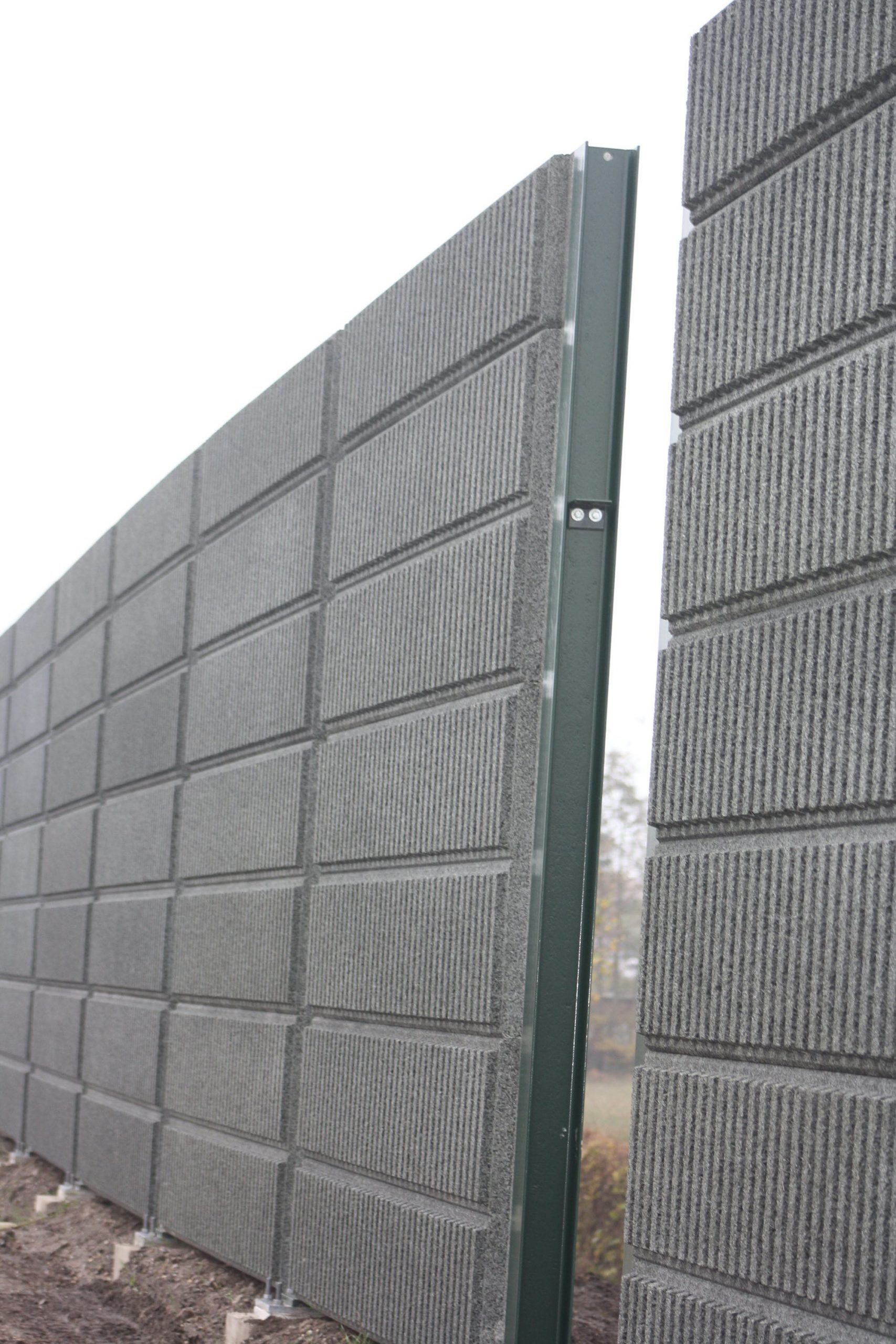 installing acoustic fencing