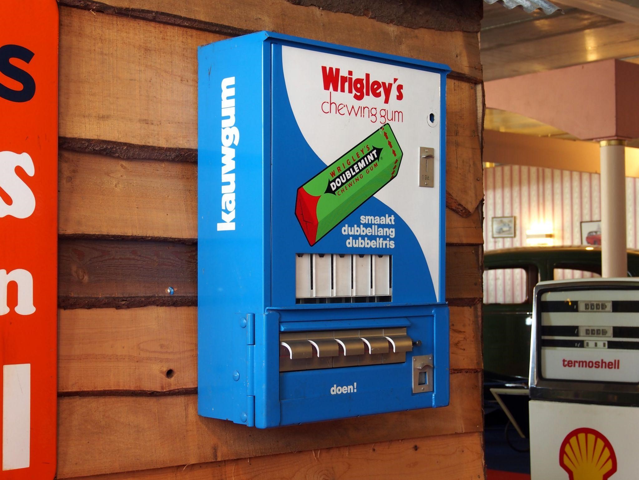 first vending machine in USA