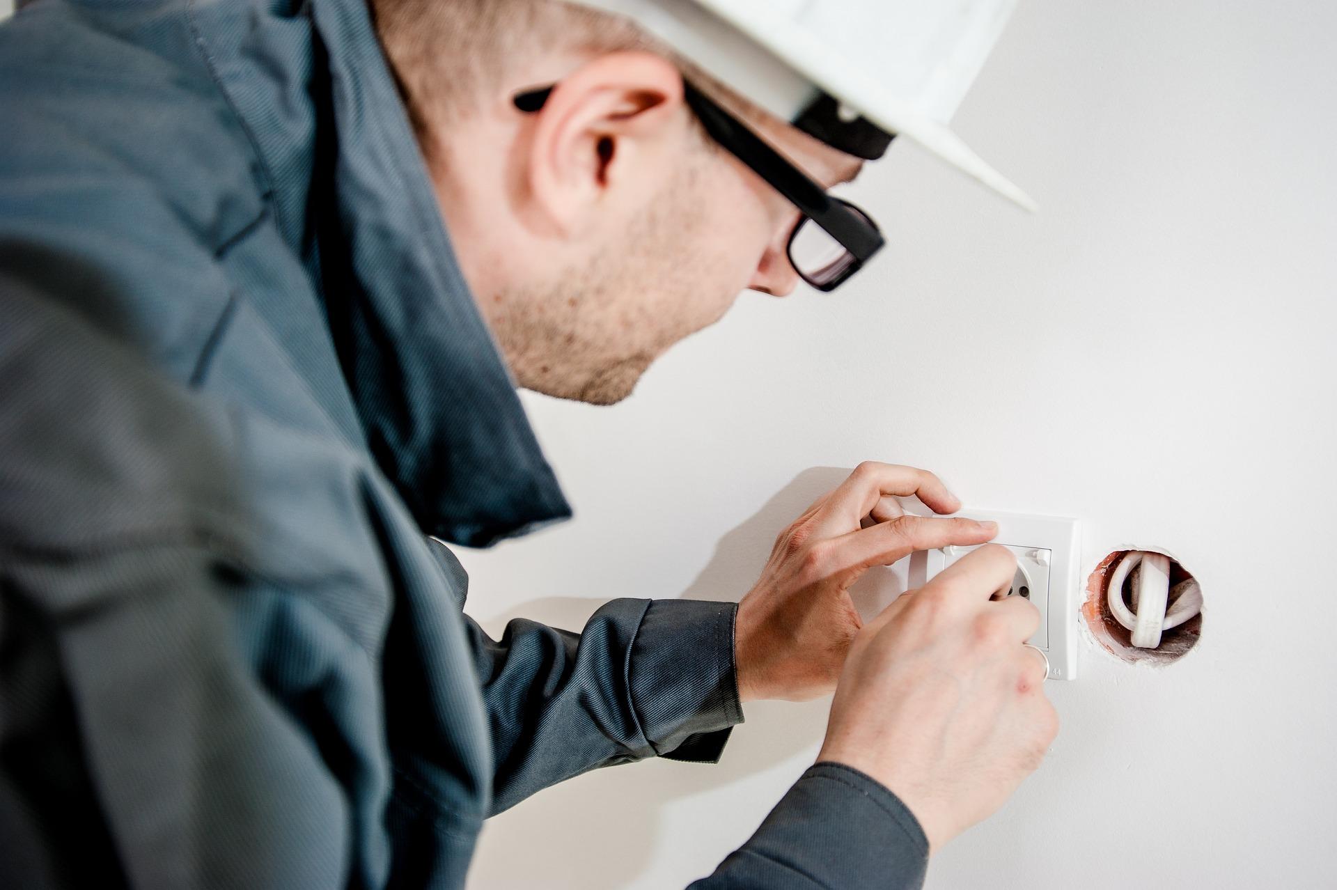 electricians in glenmore park
