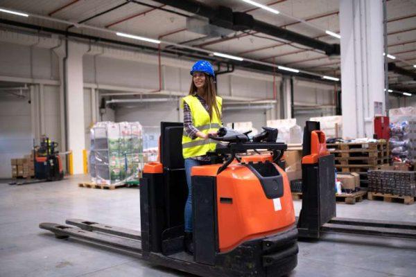 The Distinctive Features of 3-Wheel Electric Forklifts