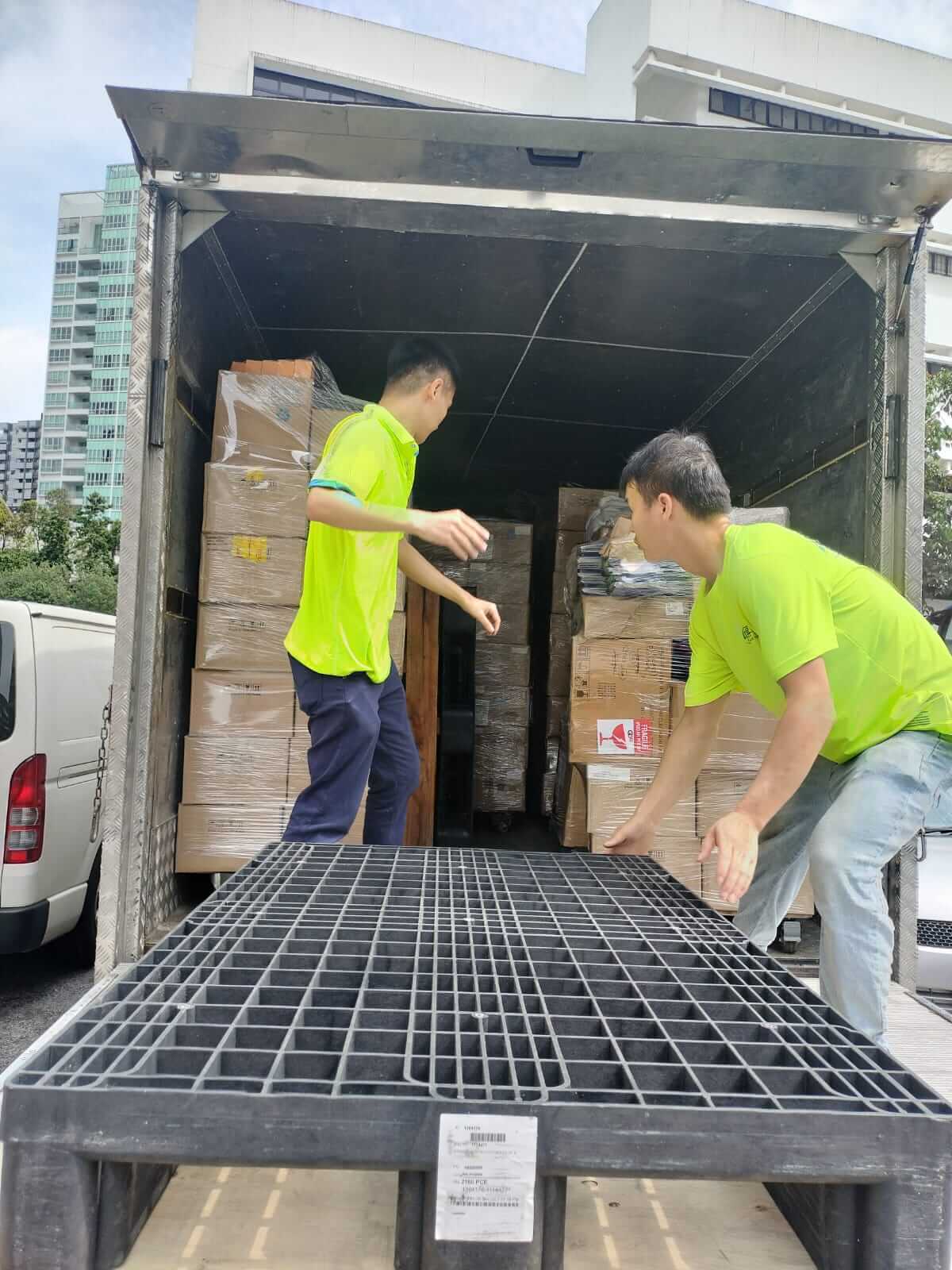 movers in singapore