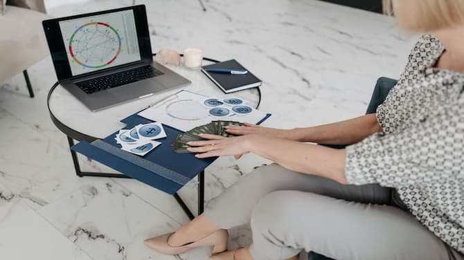 How to Manage Invoices Efficiently: A Step-by-Step Guide for Dubai SMEs