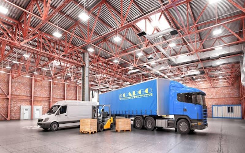 When Should Businesses Choose Full Truckload Shipping?